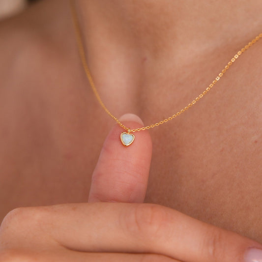 Collar de corazón de ópalo pequeño