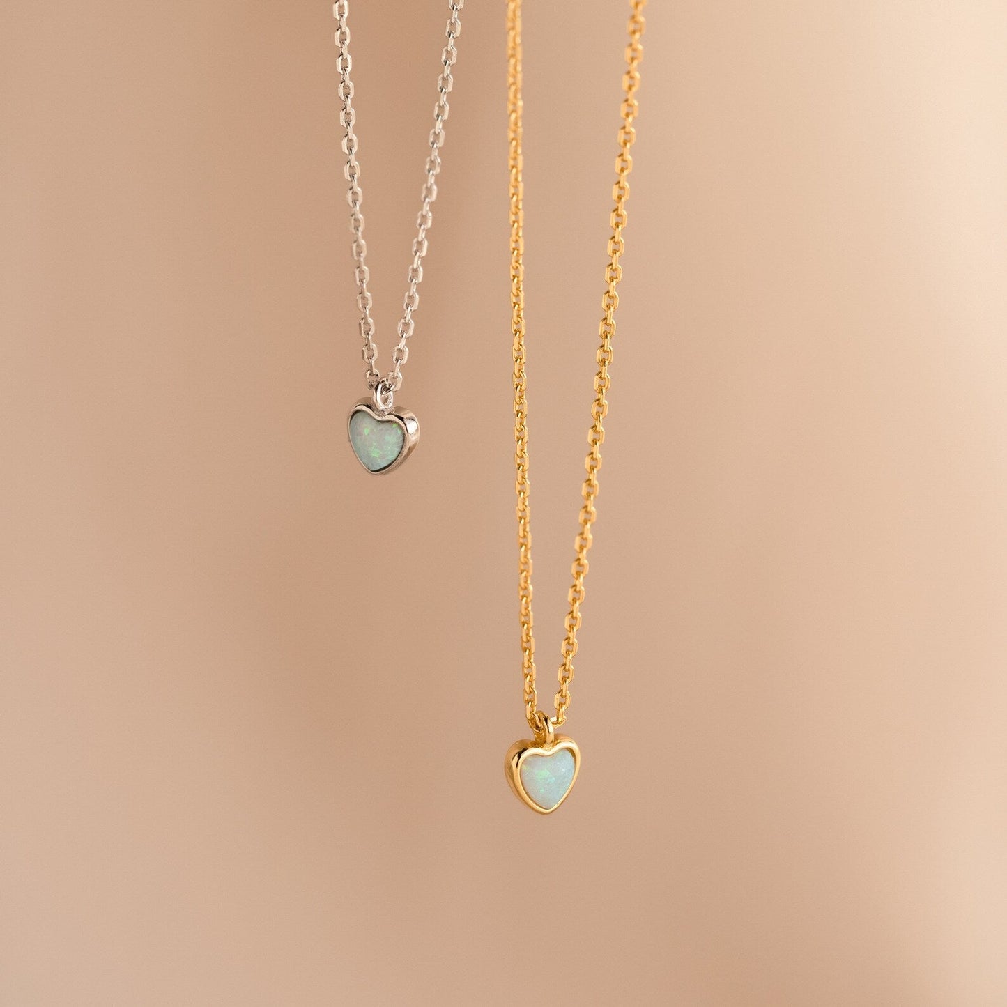 Collar de corazón de ópalo pequeño