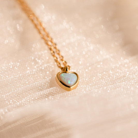 Collar de corazón de ópalo pequeño