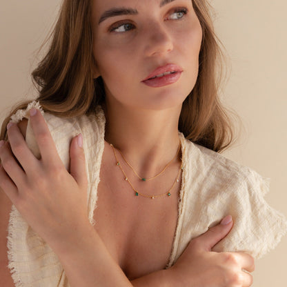 Delicado collar con barra de jade