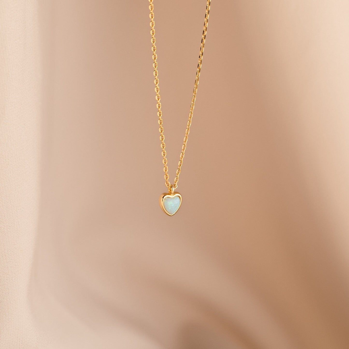 Collar de corazón de ópalo pequeño