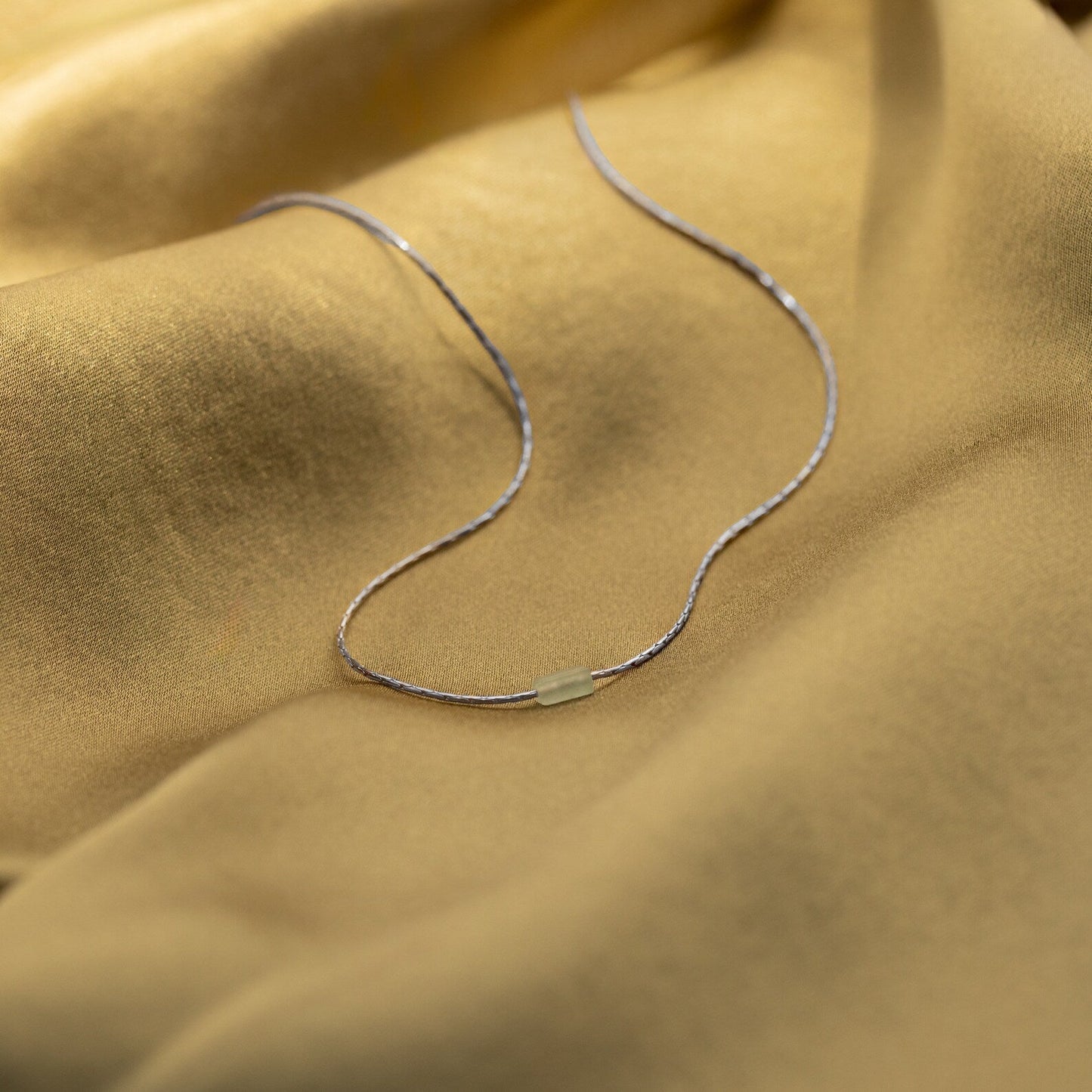 Delicado collar con barra de aventurina