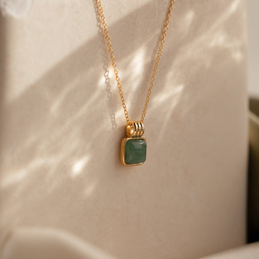 Collar colgante de jade