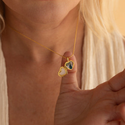 Collar con medallón de corazón de perla