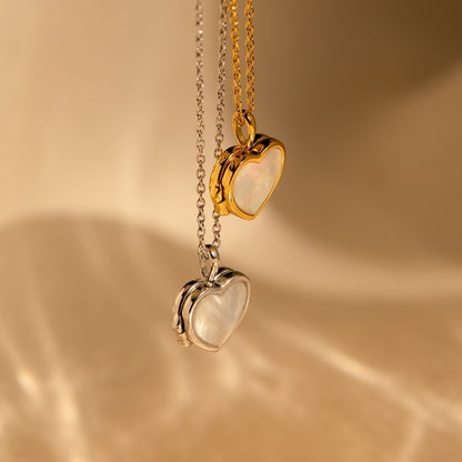 Collar con medallón de corazón de perla