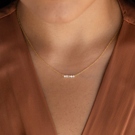 Collar con inicial en código Morse