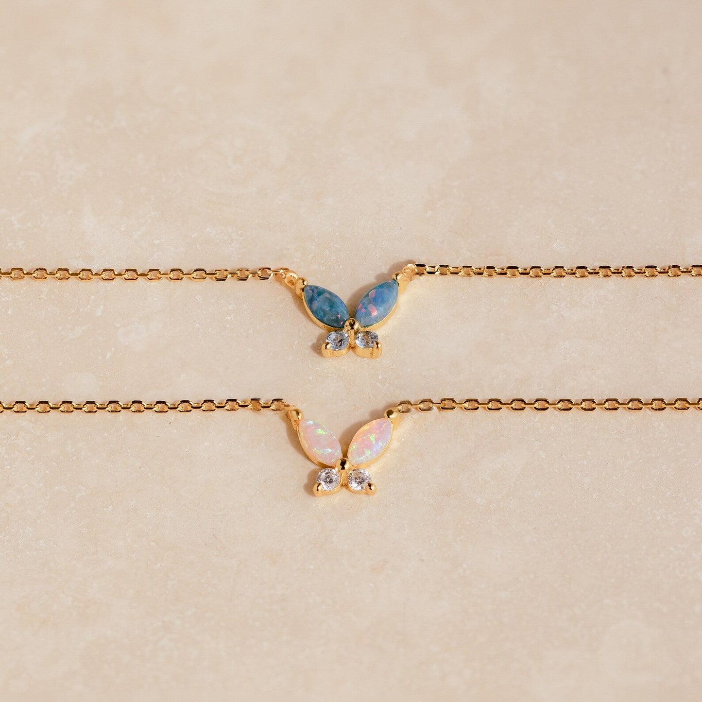 Collar de mariposa de ópalo rosa