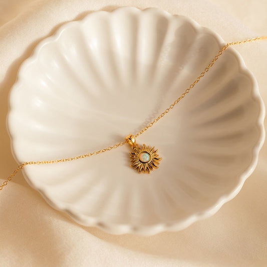 Collar de sol de ópalo 