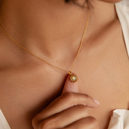 Collar de sol de ópalo 