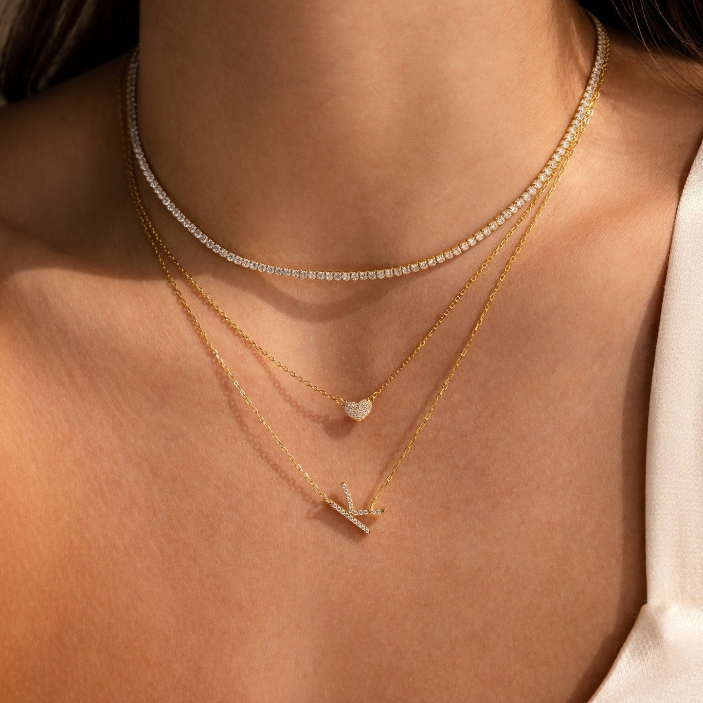 Mini collar con inicial lateral pavé