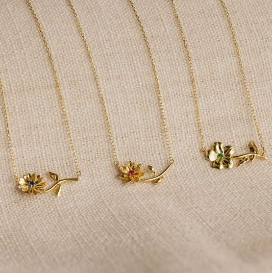 Collar con piedra de nacimiento de flor