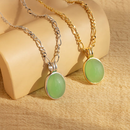 Collar con colgante ovalado de jade