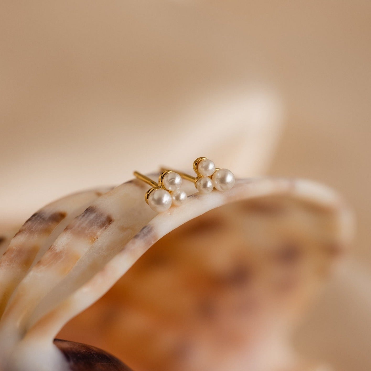 Trío de pendientes de perlas en racimo