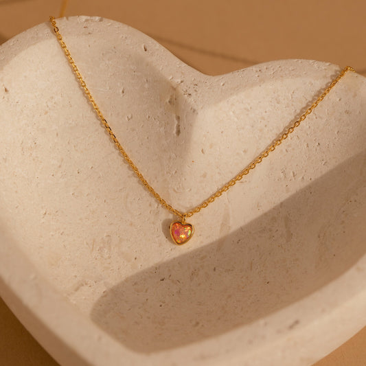 Collar de corazón de ópalo rosa