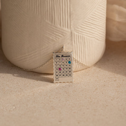 Collar con piedra de nacimiento de calendario