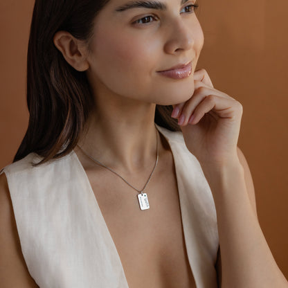 Collar con nombre floral y piedra de nacimiento