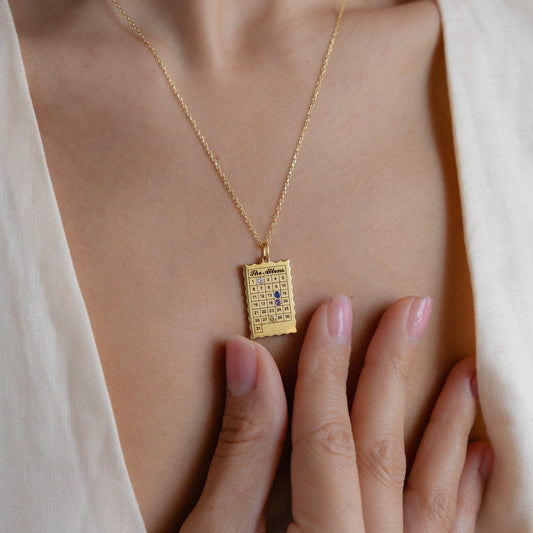 Collar con piedra de nacimiento de calendario