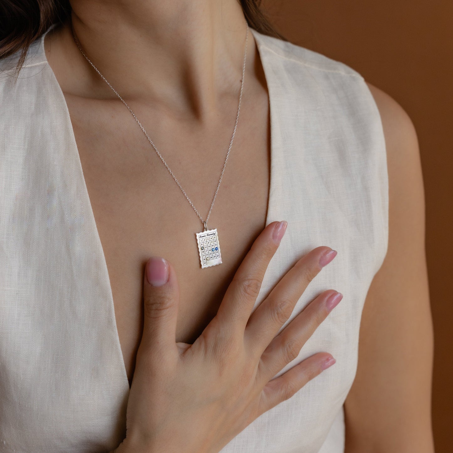 Collar con piedra de nacimiento de calendario