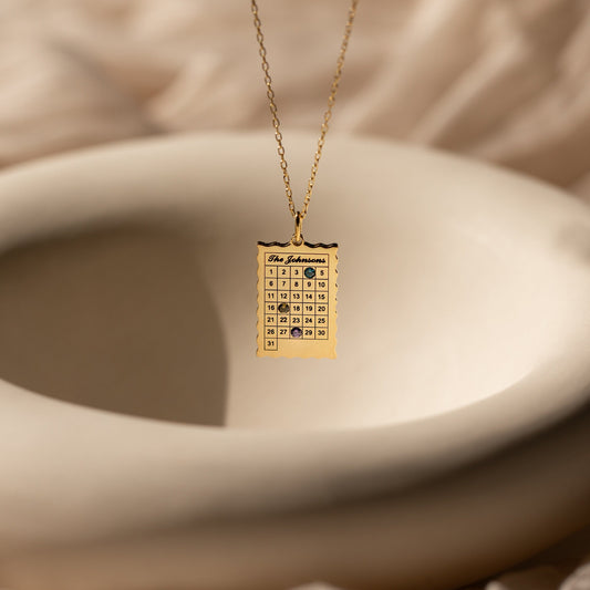 Collar con piedra de nacimiento de calendario