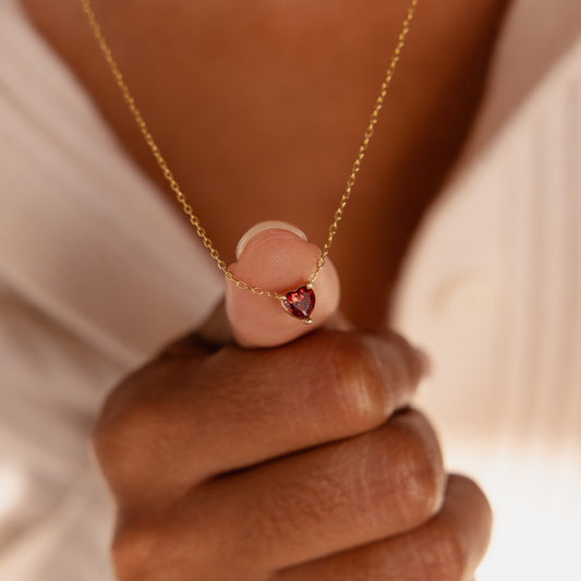 Collar con piedra de nacimiento de corazón