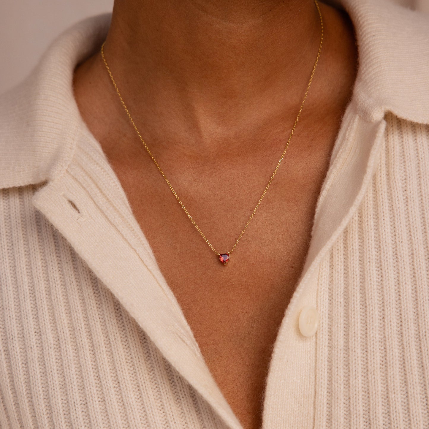 Collar con piedra de nacimiento de corazón