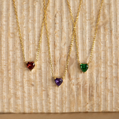Collar con piedra de nacimiento de corazón