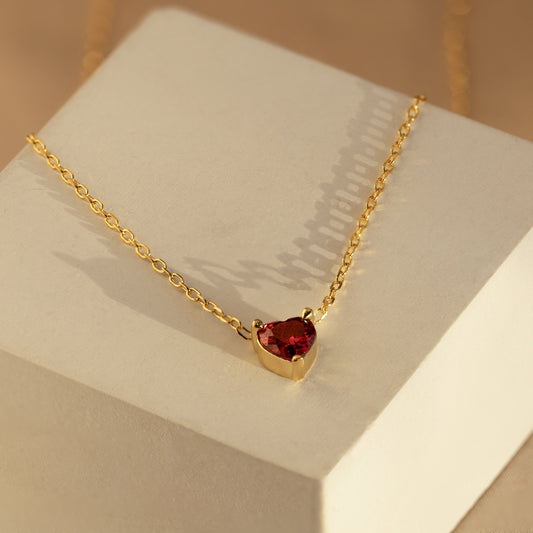Collar con piedra de nacimiento de corazón