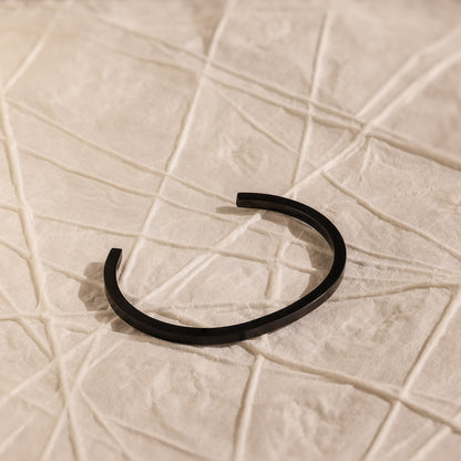 Pulsera de puño negra para hombre 