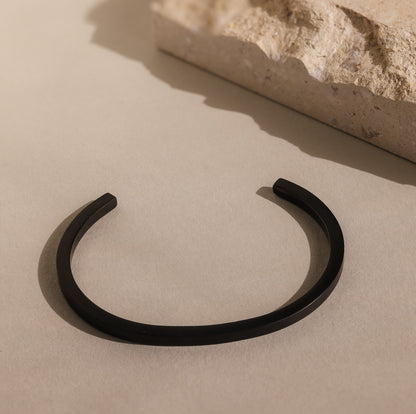 Pulsera de puño negra para hombre 