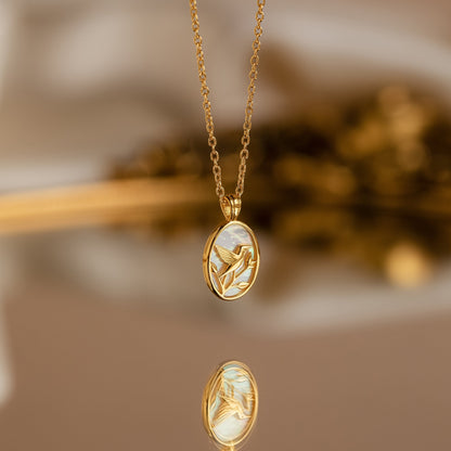 Collar de colibrí con perlas