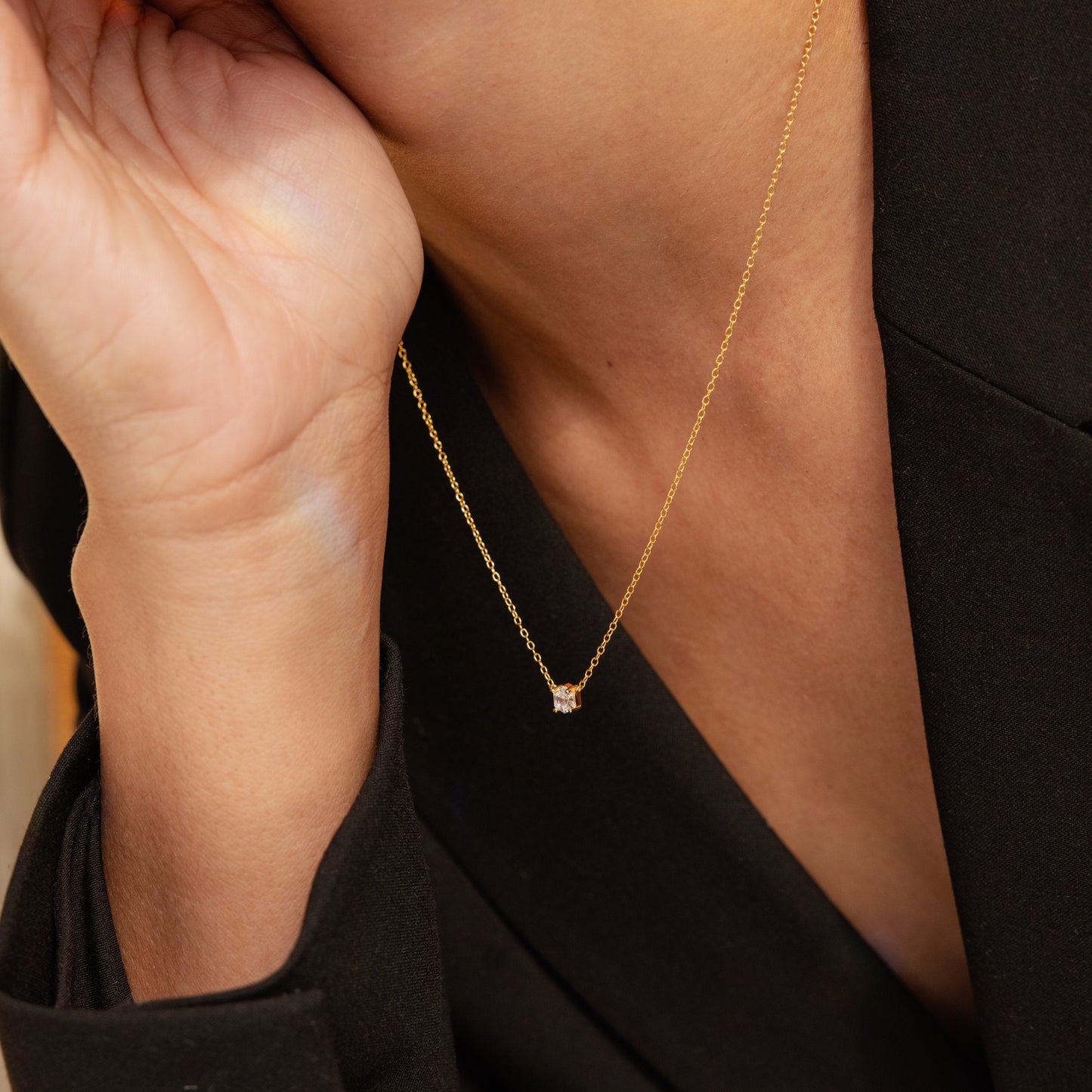 Collar de diamantes hexagonales