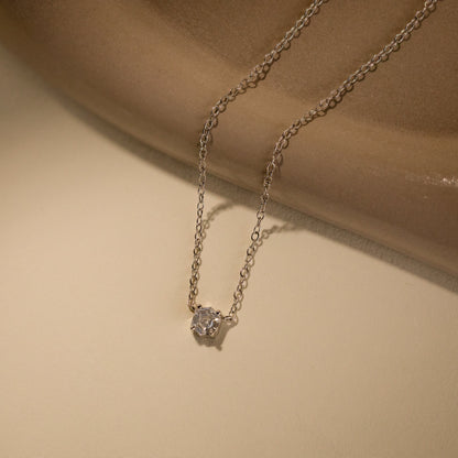 Collar de diamantes hexagonales