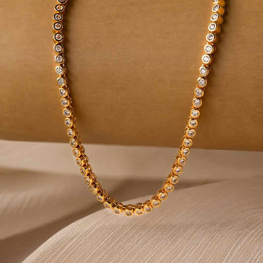 Collar de tenis con bisel de diamantes