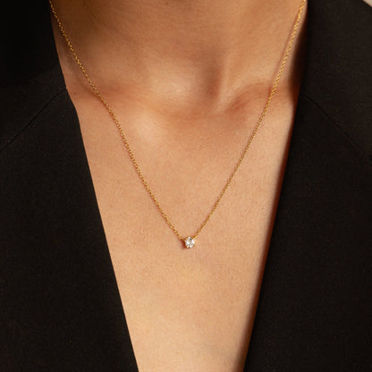 Collar de diamantes hexagonales