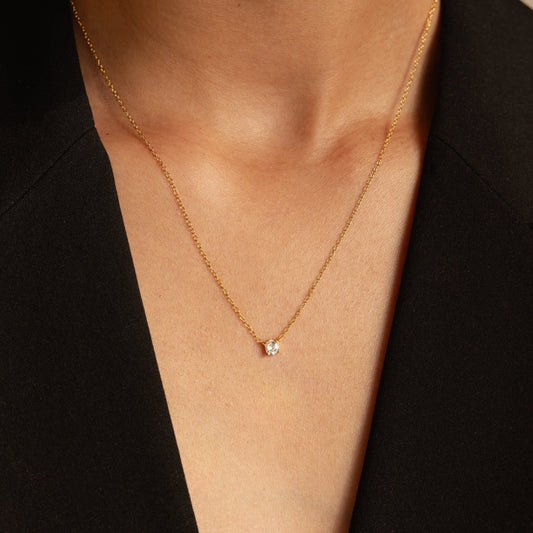 Collar de diamantes hexagonales