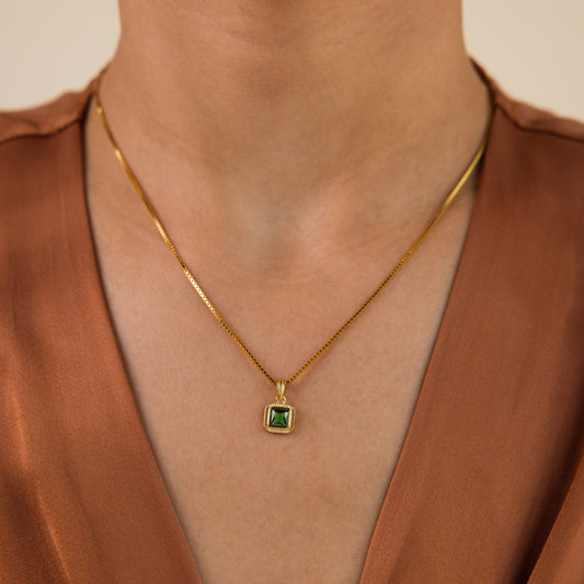 Collar vintage con colgante de esmeralda
