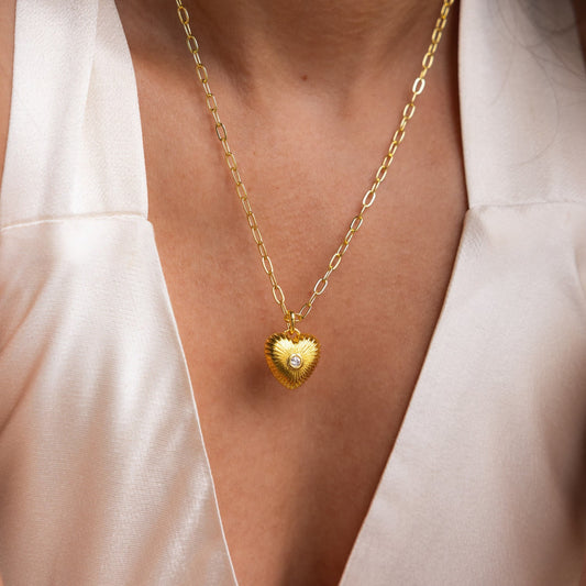 Collar de corazón con nervaduras de diamantes 