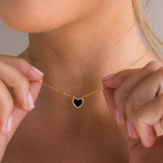 Collar de corazón de ónix pavé