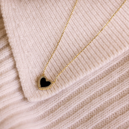 Collar de corazón de ónix pavé