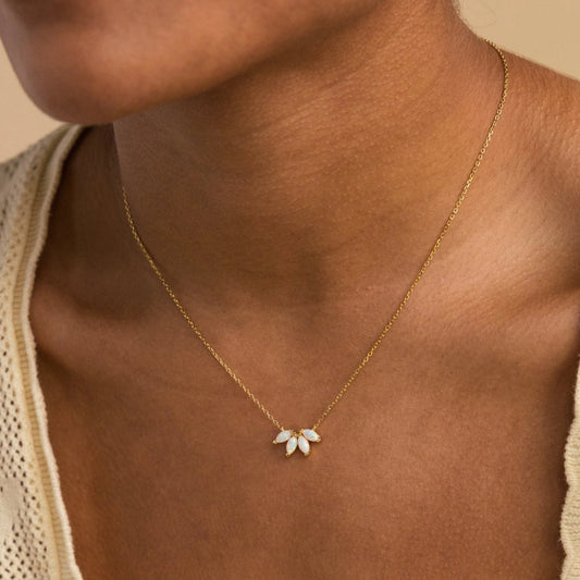 Collar marquesa de ópalo blanco