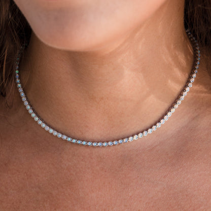Collar de tenis con bisel de ópalo