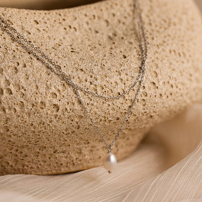 Collar de perlas con cadena doble