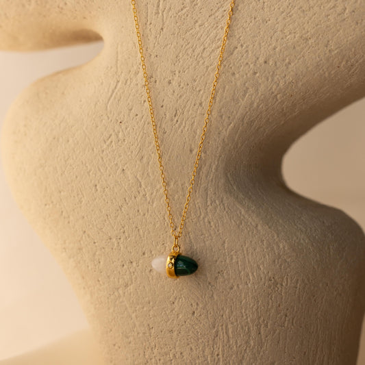 Collar de malaquita y piedra lunar