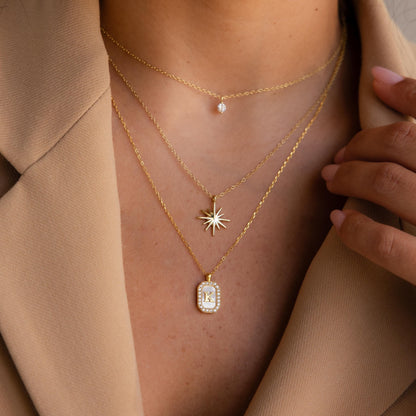 Collar con inicial de perla pavé