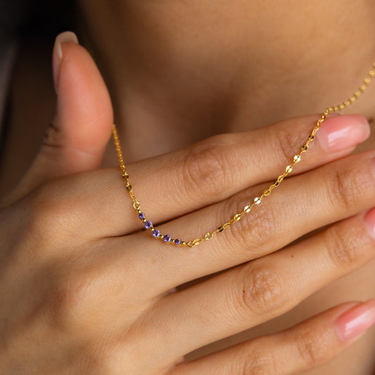 Collar de encaje con piedra de nacimiento