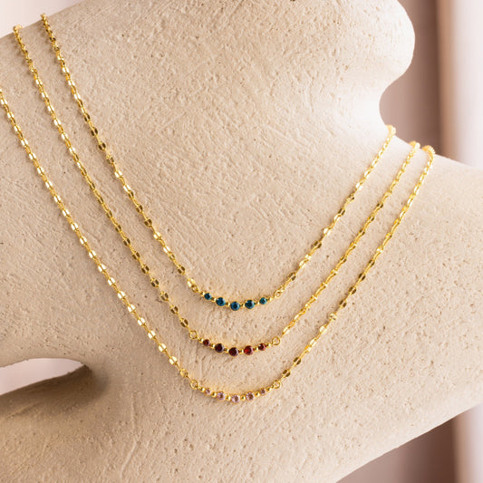Collar de encaje con piedra de nacimiento