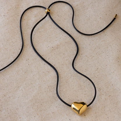 Collar de corazón abullonado grueso