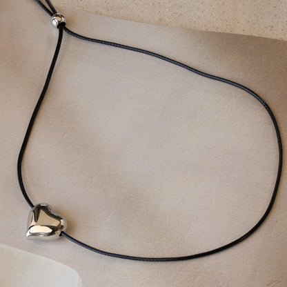 Collar de corazón abullonado grueso