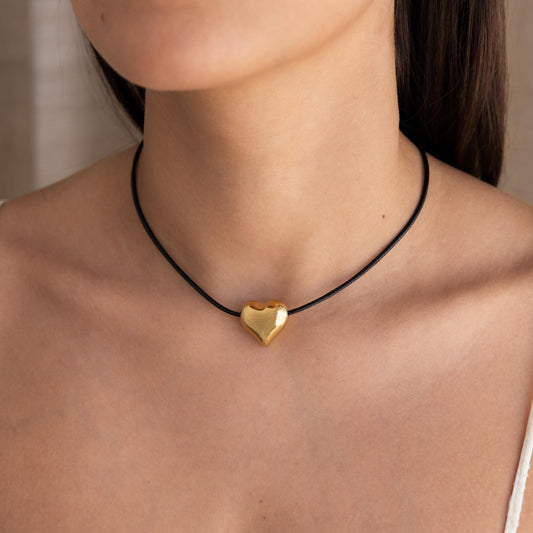Collar de corazón abullonado grueso