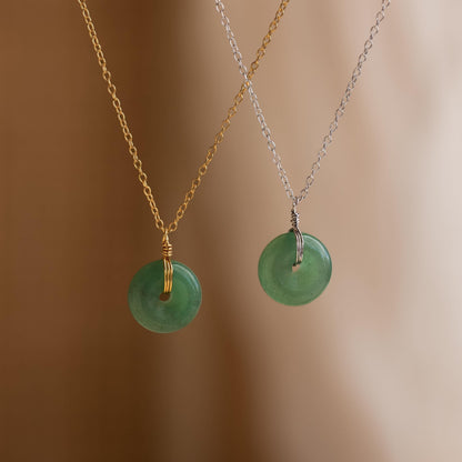 Collar con colgante de jade redondo